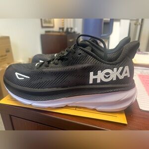 Men’s Hoka Clifton 9 size 8B